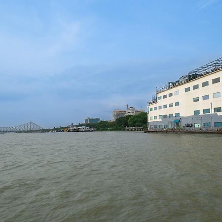 Polo Floatel Kolkata Hotel Екстериор снимка