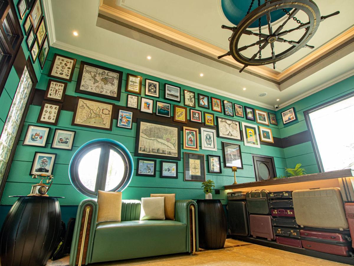 Polo Floatel Kolkata Hotel Екстериор снимка