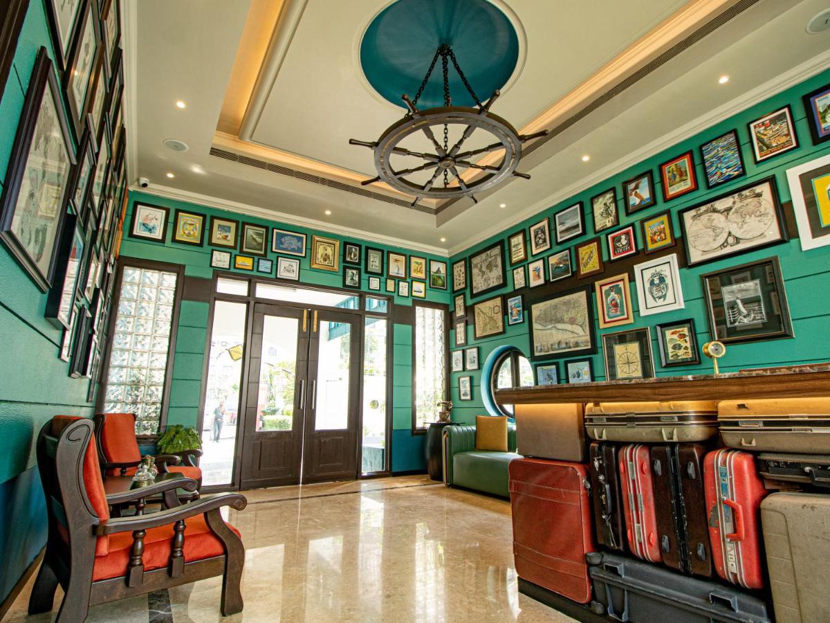 Polo Floatel Kolkata Hotel Екстериор снимка