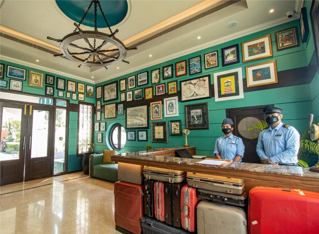 Polo Floatel Kolkata Hotel Екстериор снимка