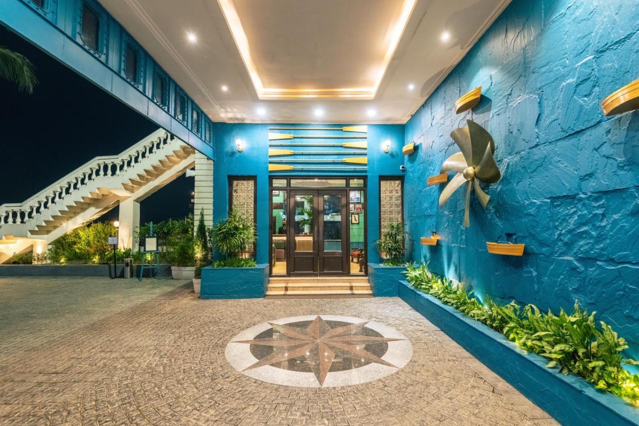 Polo Floatel Kolkata Hotel Екстериор снимка
