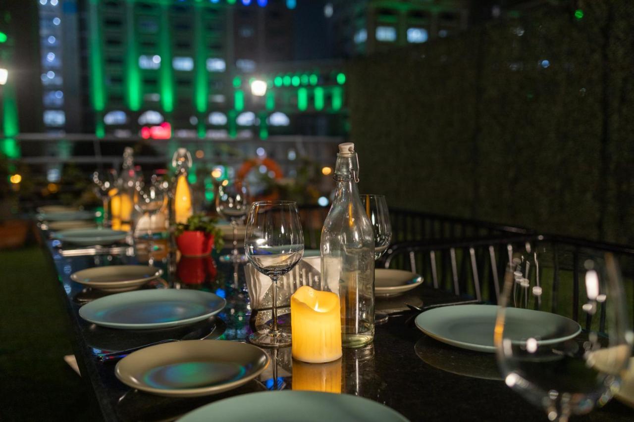 Polo Floatel Kolkata Hotel Екстериор снимка