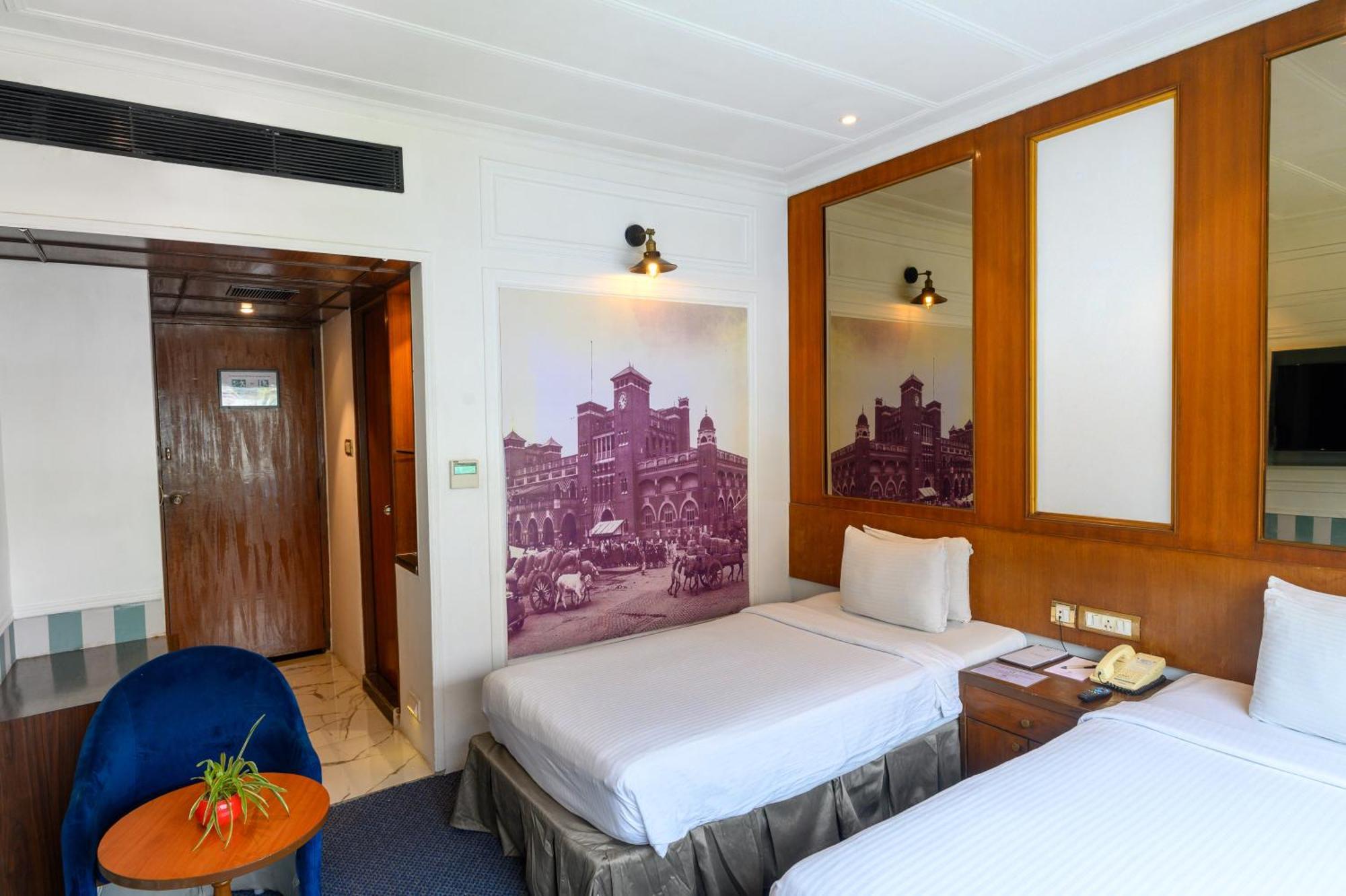 Polo Floatel Kolkata Hotel Екстериор снимка
