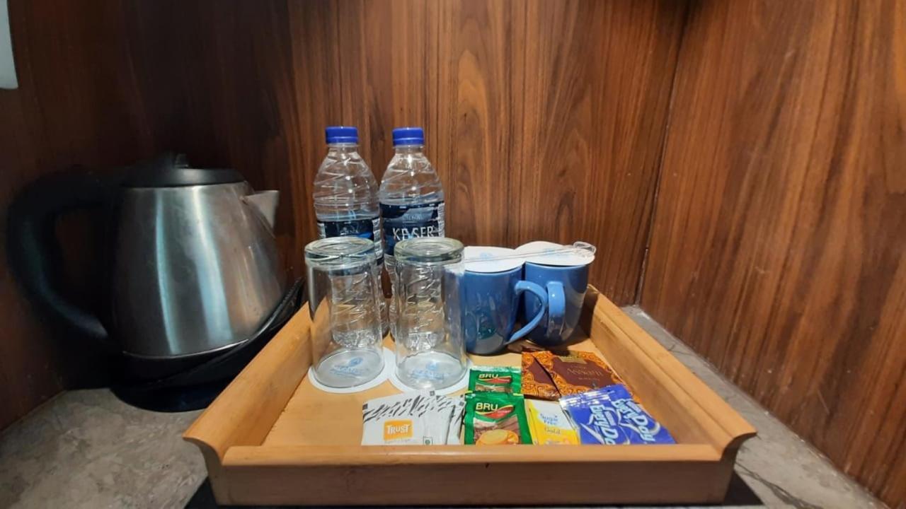 Polo Floatel Kolkata Hotel Екстериор снимка